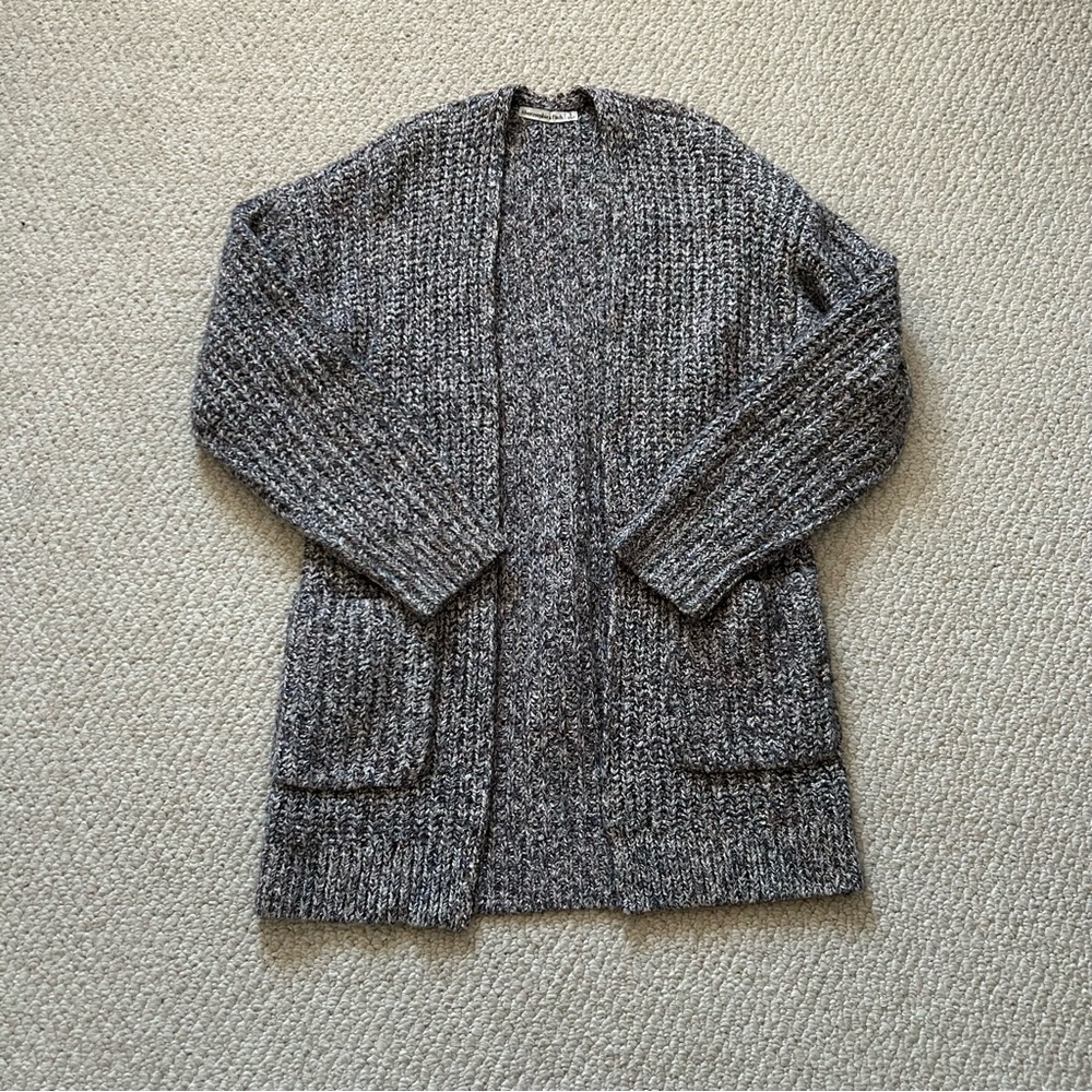 Abercrombie & Fitch Women’s Long Open Front Cardigan Sweater in Gray, Size Small